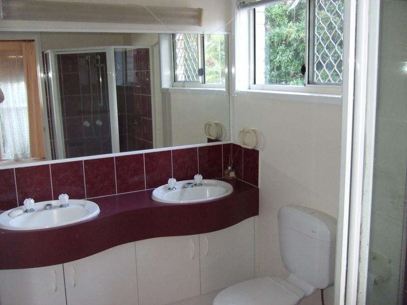 28 Tangmere Street, Chapel Hill QLD 4069